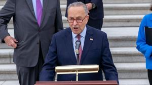 Schumer throws wrench into bipartisan plan to reopen DHS