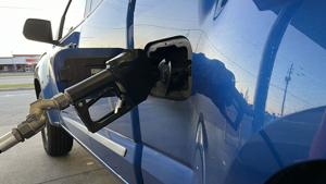 Illinois sees biggest drop in gas prices nationwide, still above $4 average