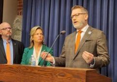 Illinois lawmaker calls FDA hormone therapy reversal ‘overdue’