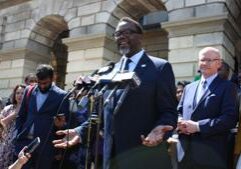 Chicago mayor calls for local government 'process' to prosecute feds